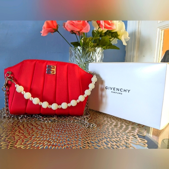 Givenchy - Picture 2 of 8